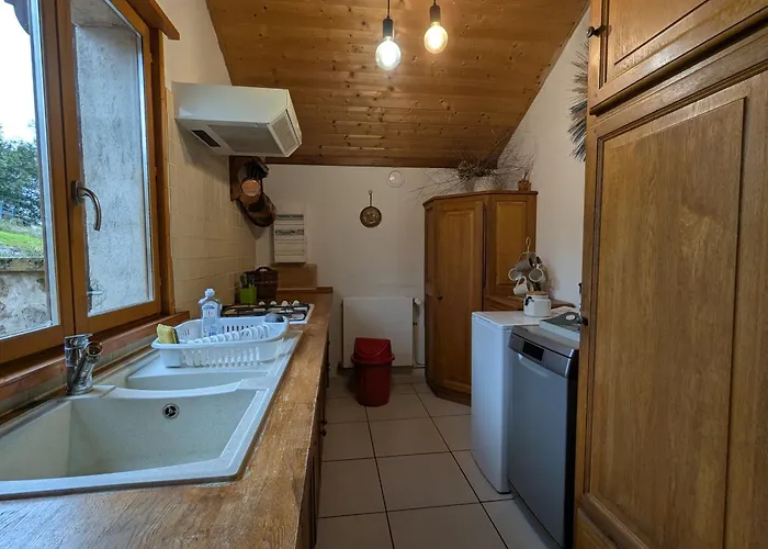 Meuble Au Calme, Proche Cascades, Randos, Chevaux, Parking Et Terrasse Privee, Wifi Gratuit - Fr-1-589-365 勒索里